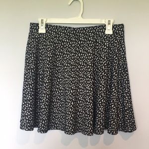 NWOT Triangle Pattern Skater Skirt